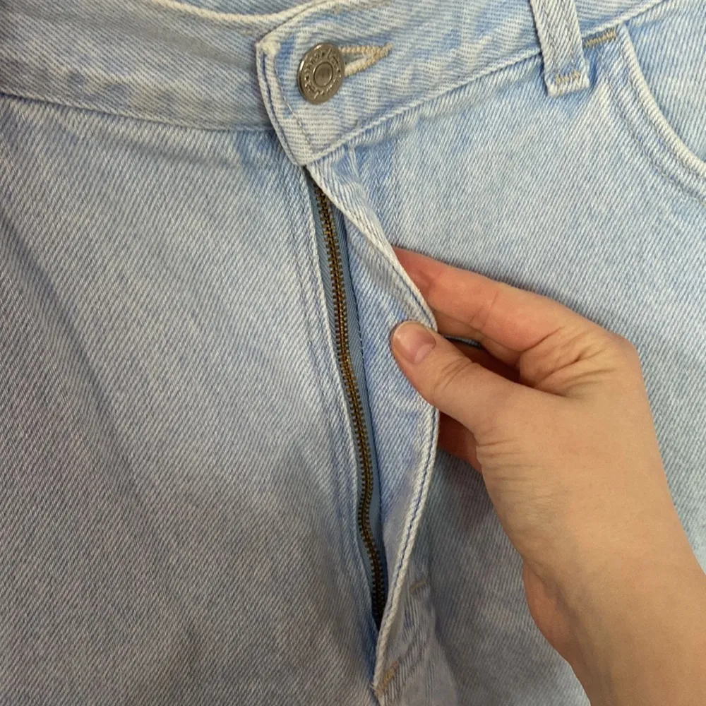 Lee vintage Union made mom jean Bermuda light wash shorts modern size 6 - Image 4