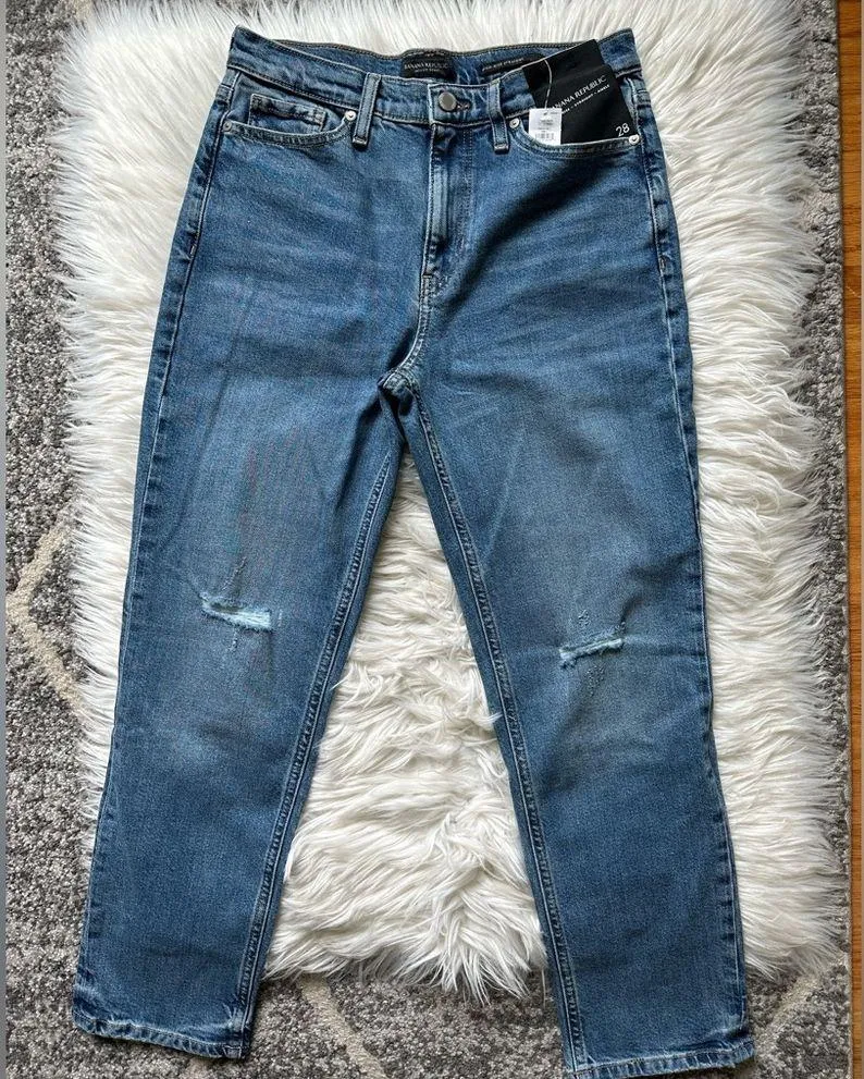 Banana Republic distressed straight ankle jeans - Image 4