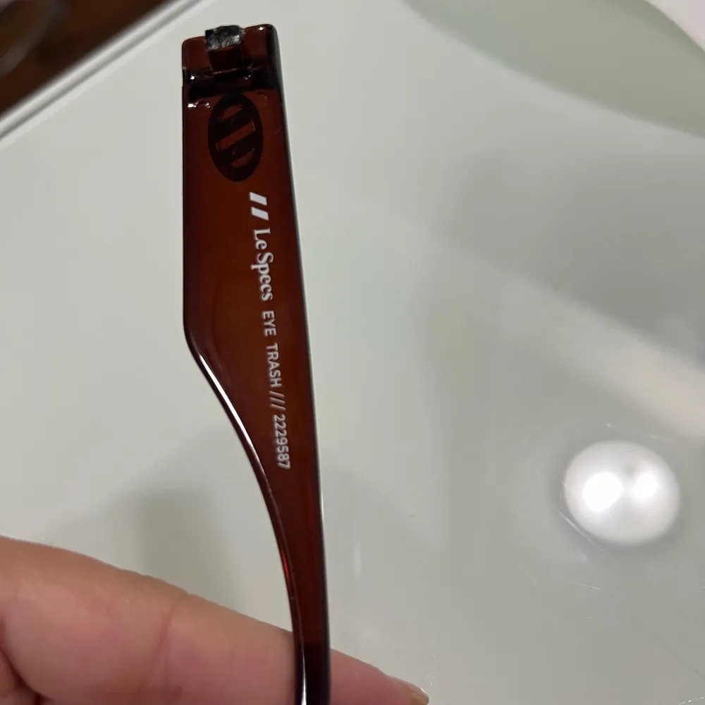 FLAWED Le Specs Brown Eye Trash Sunglasses $79 - Image 4