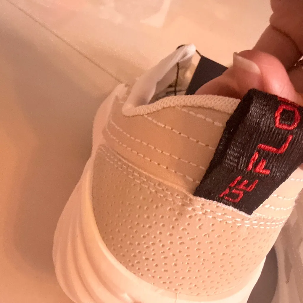 Women's Cream and Gray Athletic Shoes Size 7 - Image 5