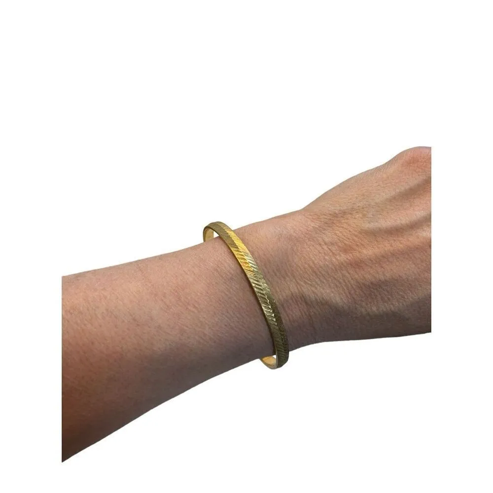 Money signed Gold toned bangle bracelet round - Image 5