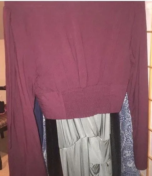 V Neck Crop Top - Image 3