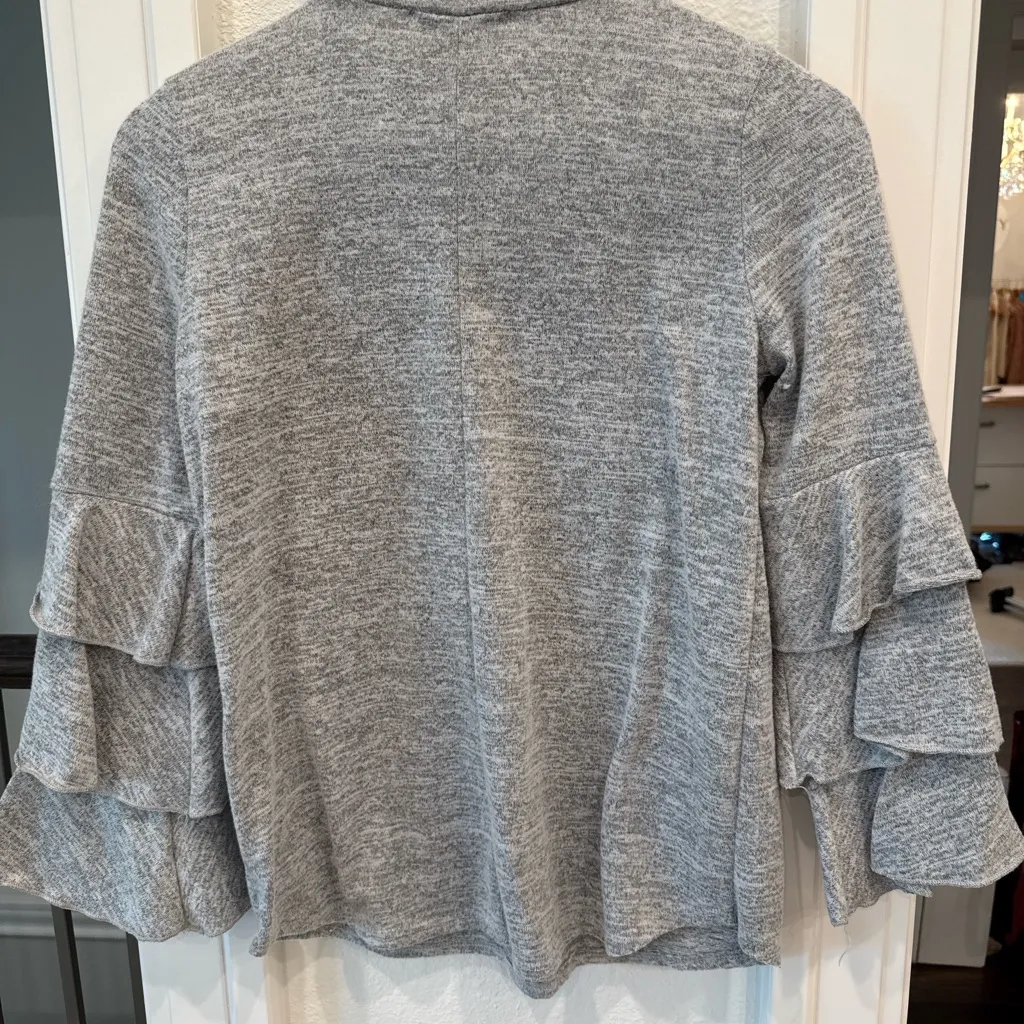 Fantastic Fawn Gray Ruffle Sleeve Keyhole Top | Size Small | Made in USA - Image 4
