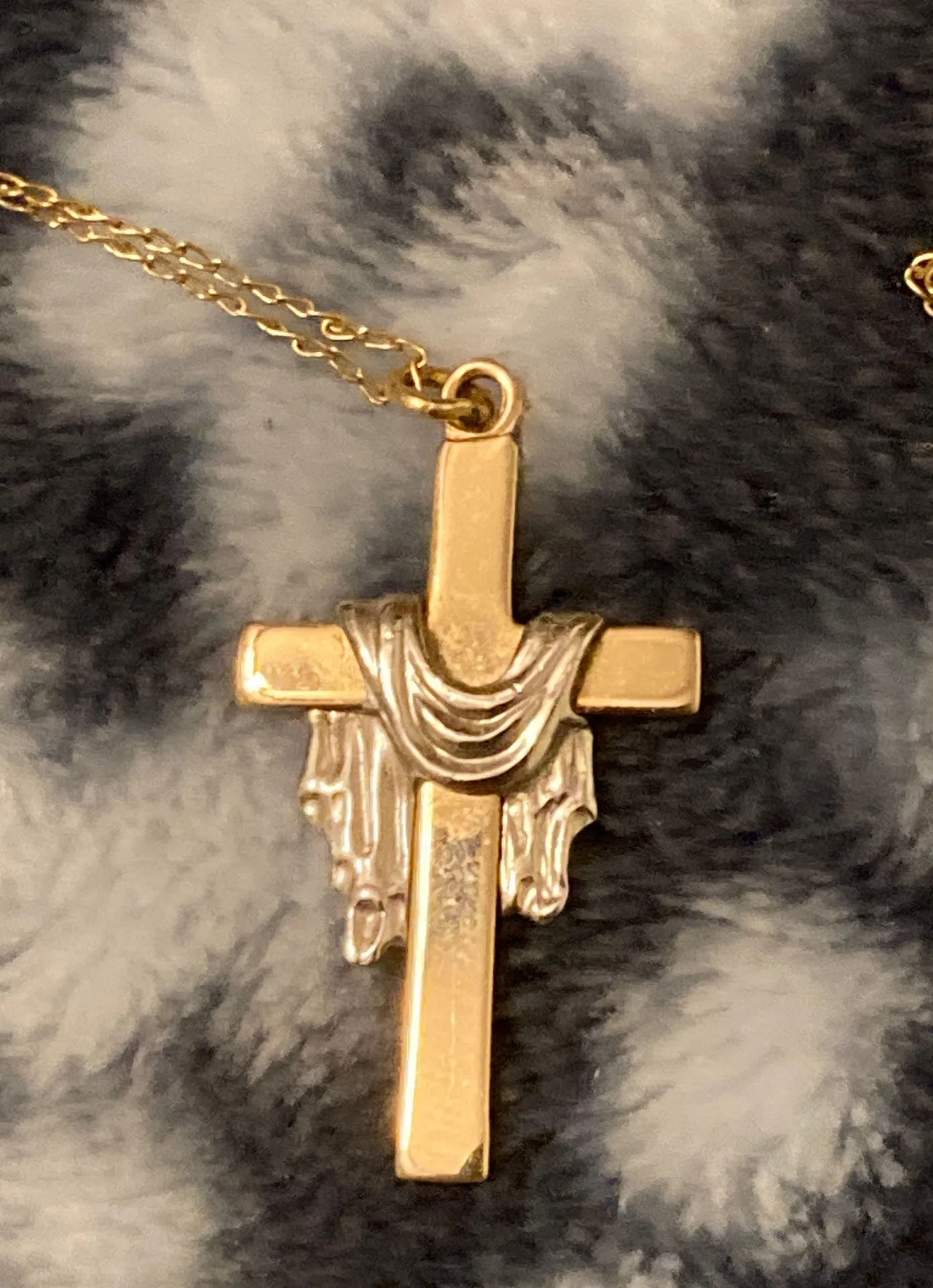 Woman’s  1/20Th 14kt gf cross pendant and necklace ! - Image 2