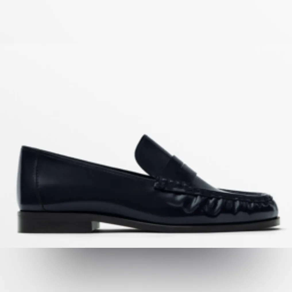 Massimo Dutti Black Leather Gathered Penny Loafers.(Size 40) - Image 4