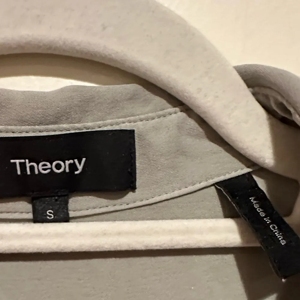 Theory  SAGE GREEN SILK BUTTON DOWN LONG SLEEVE SHIRT TOP S - Image 4