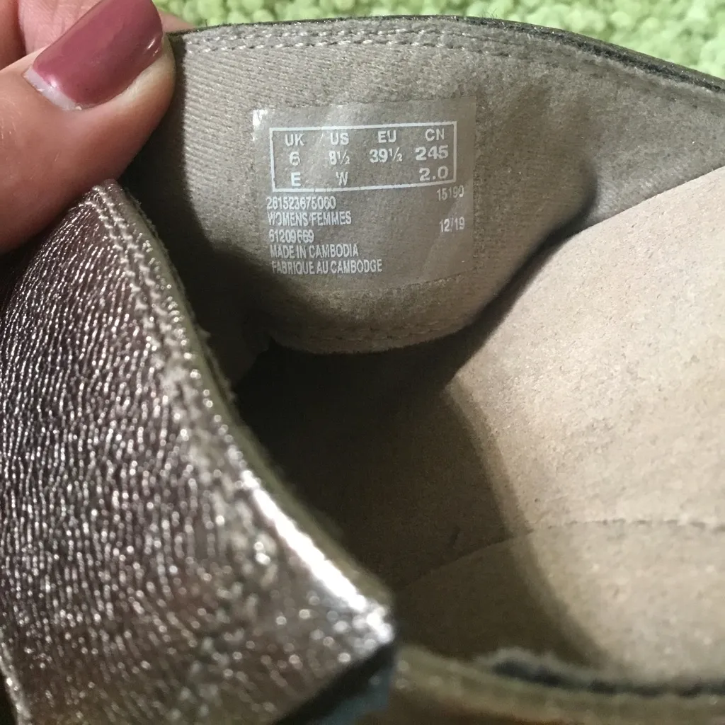 NICE sandals for wider feet 🏖☀️ Gold Size 8.5 - Image 8