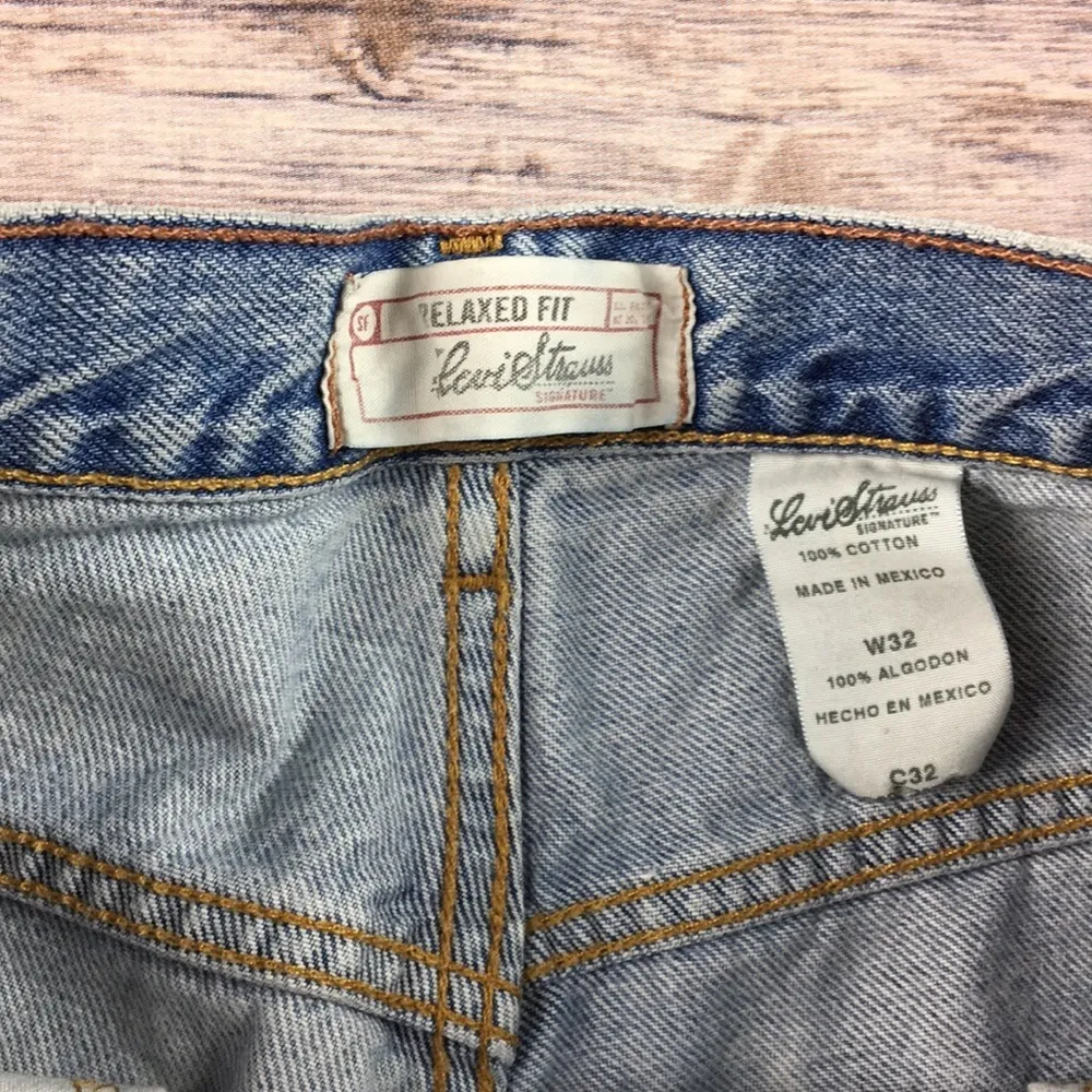 VTG LEVIS LIGHT WASH HIGH RISE FRAYED CUTOFF SHORTS Blue Size 30 - Image 4