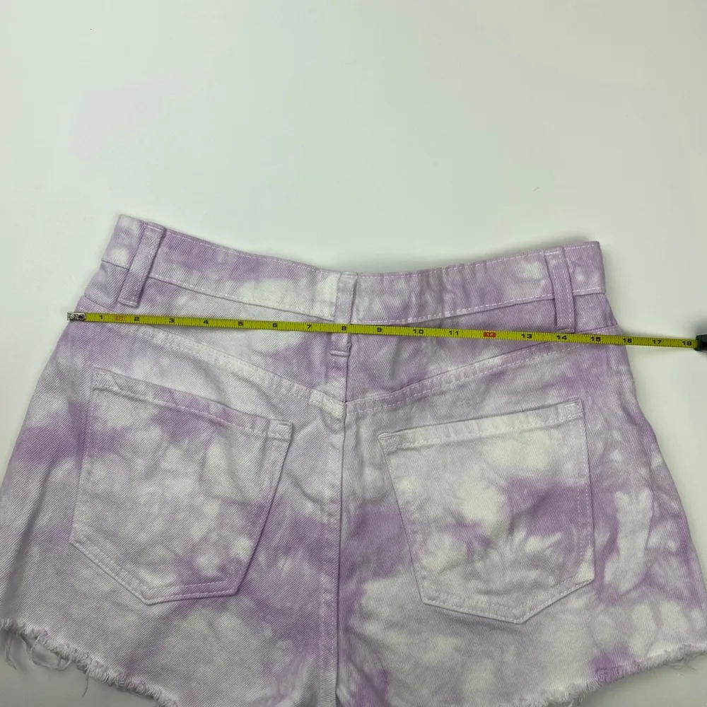 Forever21 Purple and White Tie-Dye NWT Denim Raw Hem Shorts Size 28 - Image 5