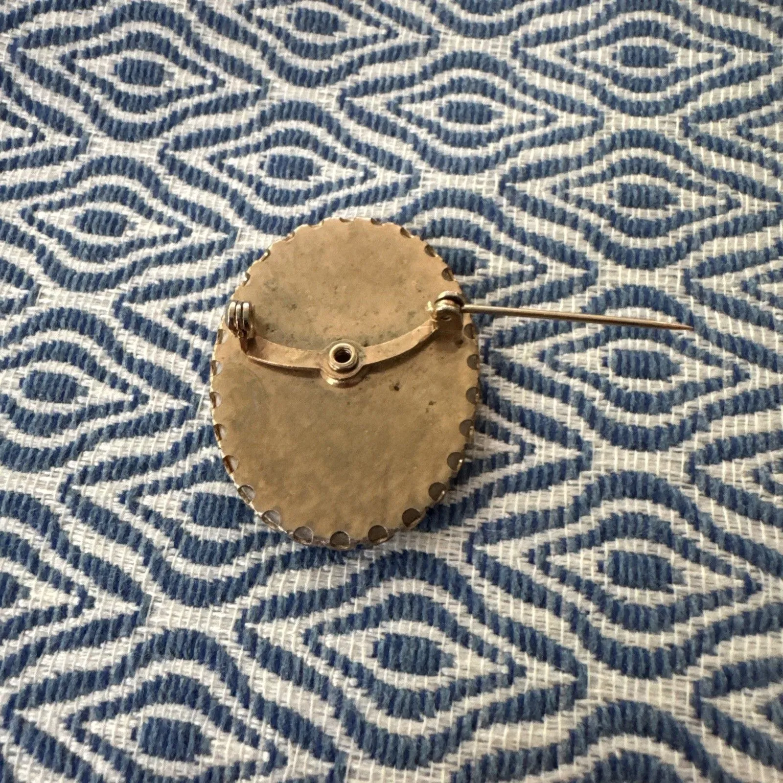 Vintage Acrylic Floral Porcelain White Yellow DaisyFlower Brooch Gold Frame Oval - Image 3