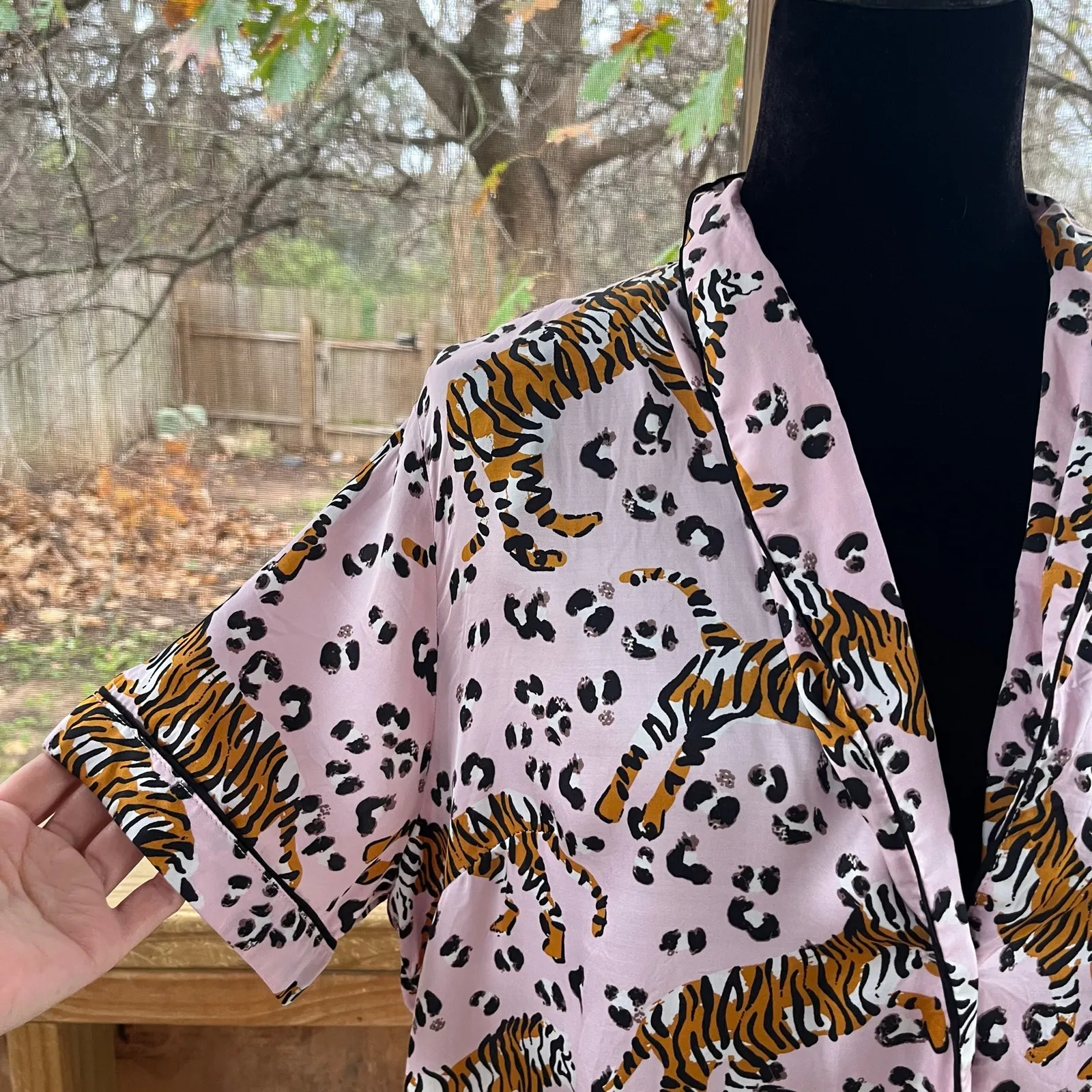 Anthropologie Women's Silky Pink Tiger Print Pajama Set Size L/XL - Image 7