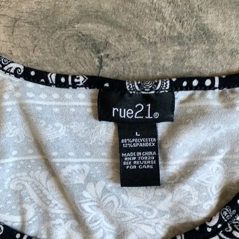 Rue 21 éléphant print dress - Image 3