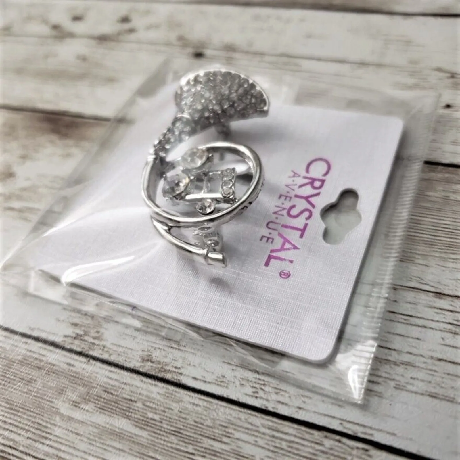 Crystal Avenue Brooch / Pin Silver Tone & Clear Gem Horn - Image 3