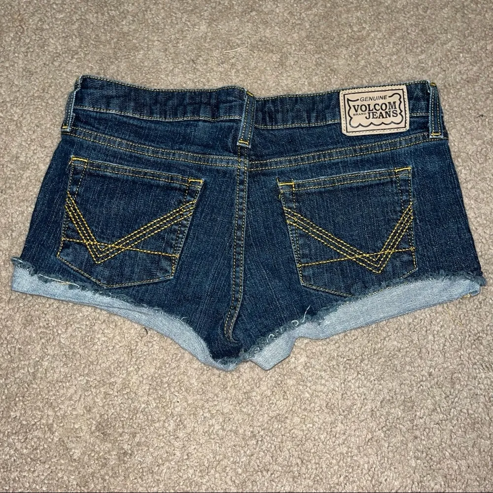 Volcom Genuine  Brand dark denim short, size 5 - Image 4