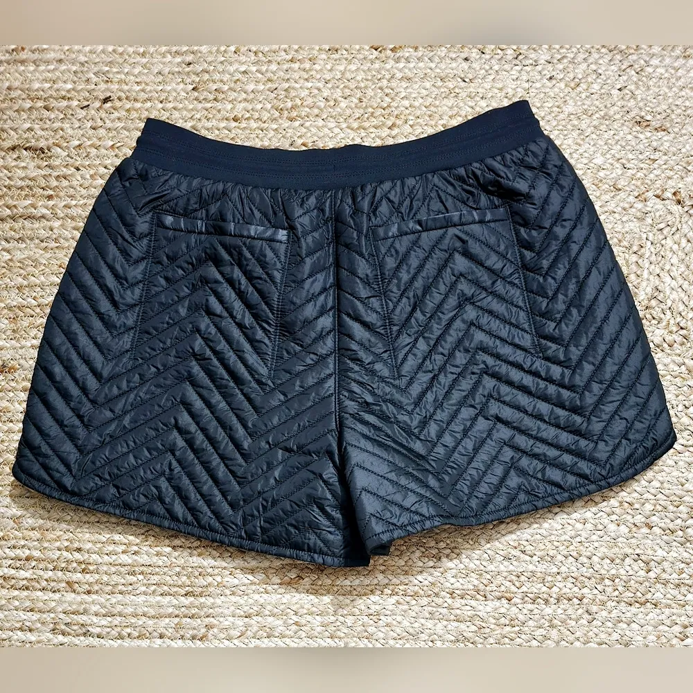 Athleta Solstice Quilted Short Size 10 - Image 5