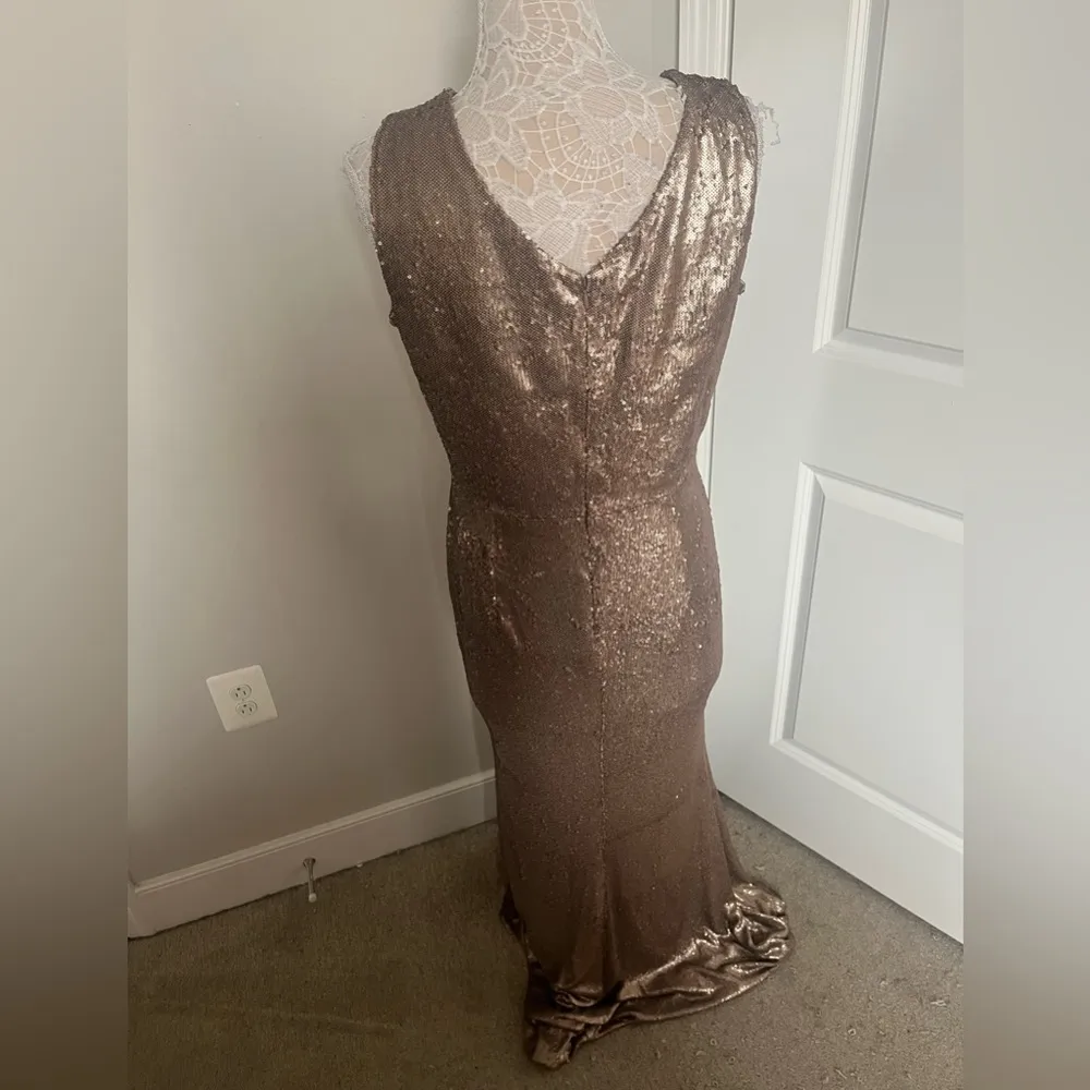 Dress the Population Sandra Plunging Sequin Gown with Slit - Image 5