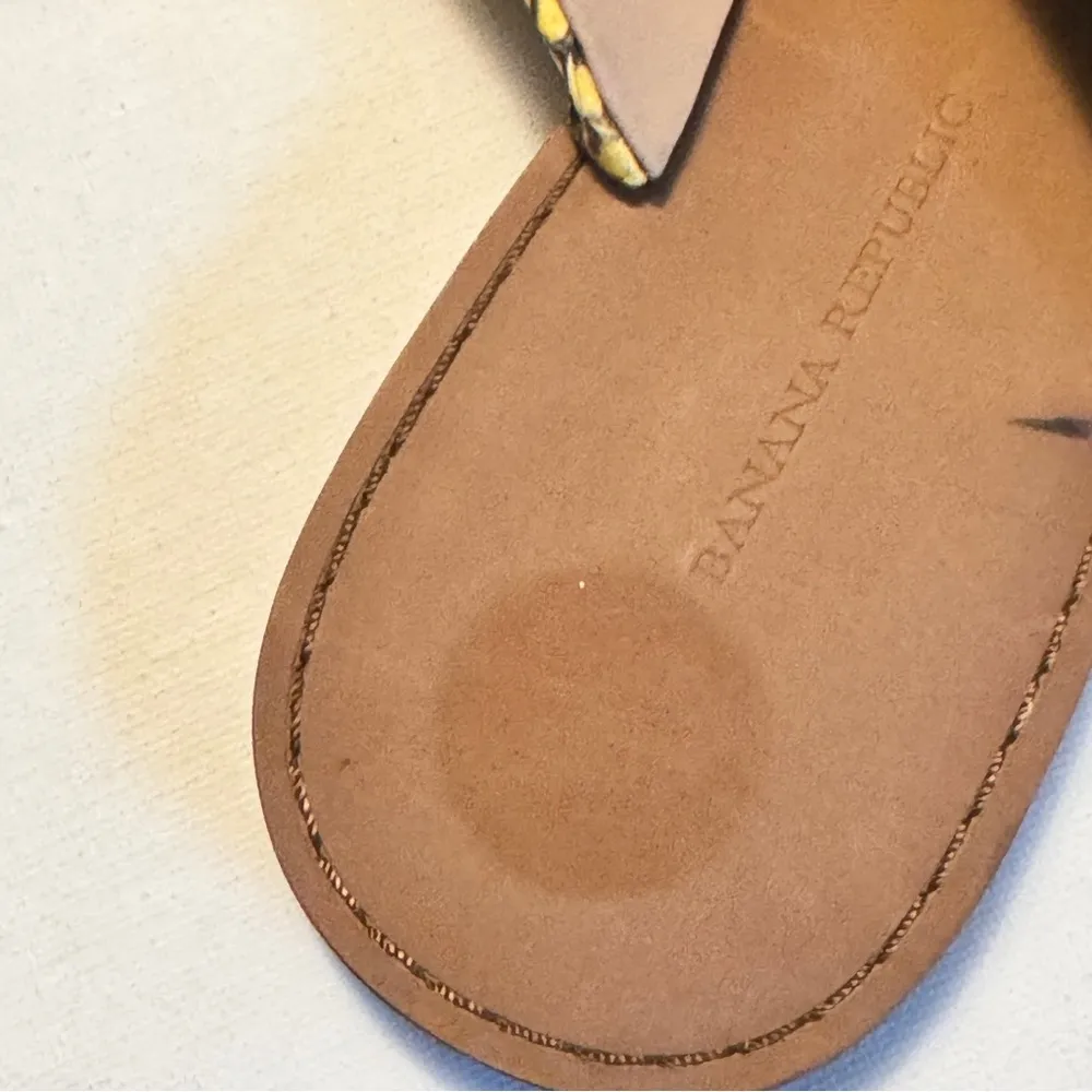 Banana Republic Women’s Low Heel Cross Strap Snakeskin Sandals Sz 8 - Image 3