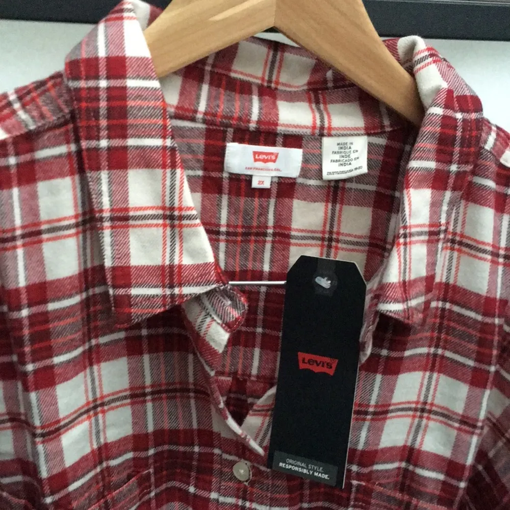 New Levi’s Woman’s Brushed Flannel Cotton Plaid Button Down Top - Image 7