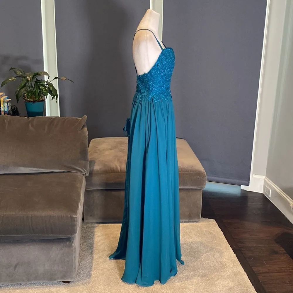 Women’s Chiffon & Lace Appliqué Full Length Dress with a Corset Back Size 8 - Image 3