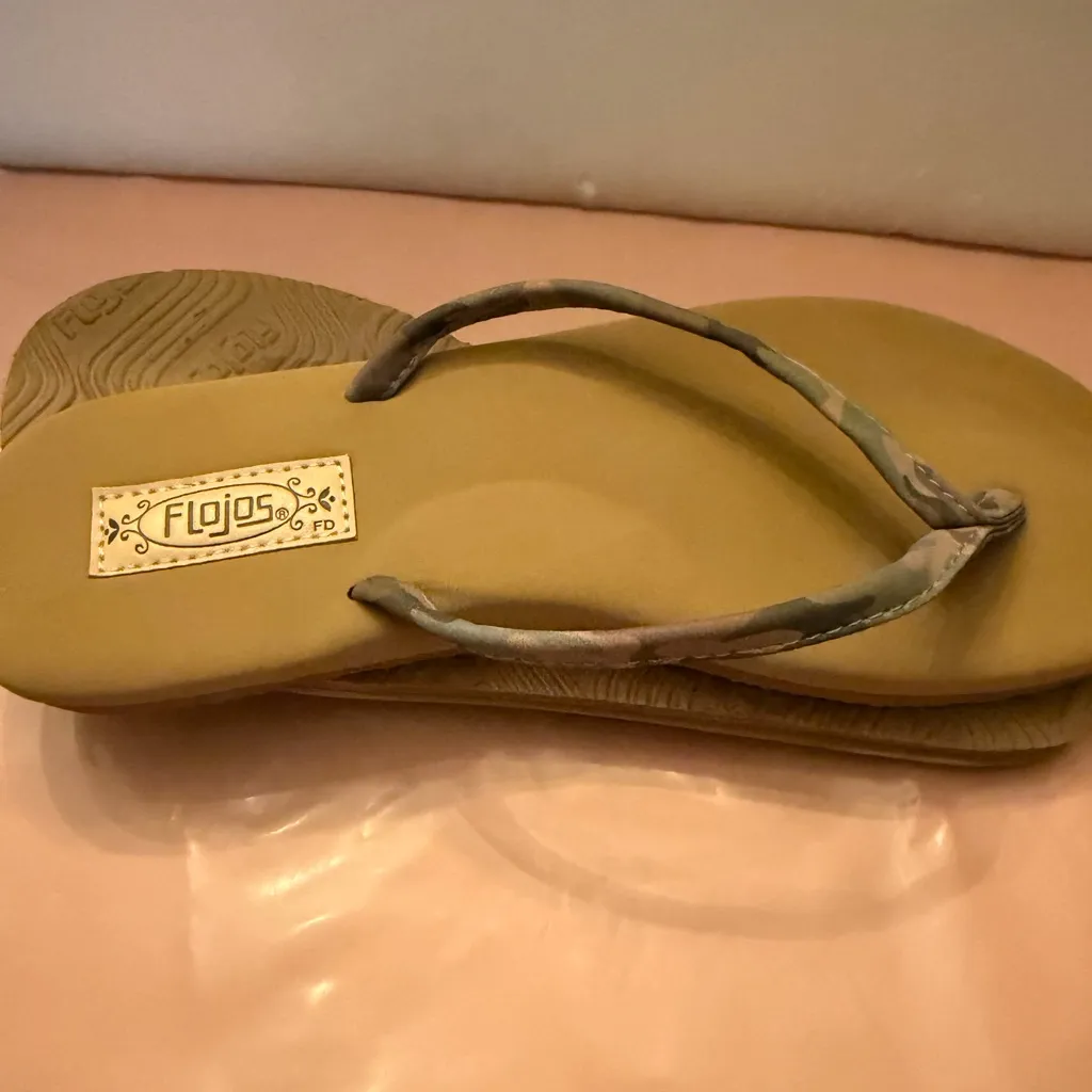 Flojos Tan and Patterned Sandals Size 7 - Image 4