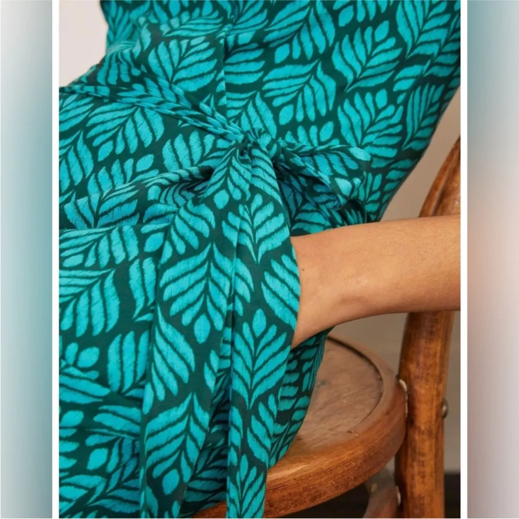 Boden Ruby Jersey Puff Sleeve Tie Waist Romper in Palm Leaf - Image 4