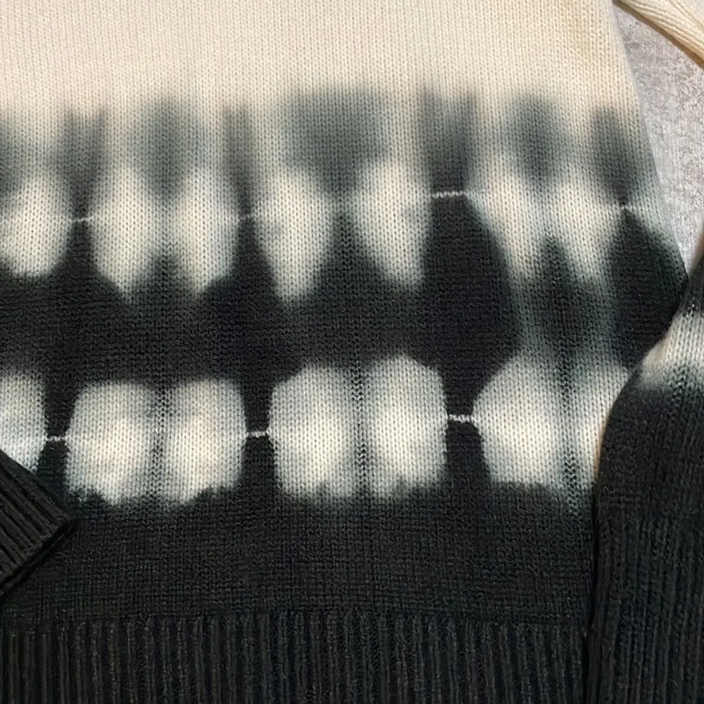 NWOT Simply Vera Vera Wang Sweater Size M - Image 4