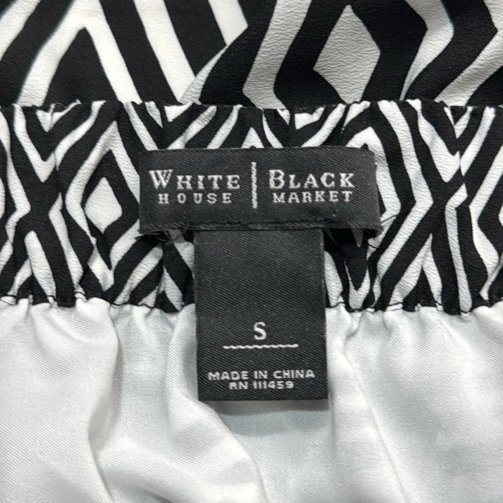 White House Black Market Black and White Aztec Tribal Print Pull On Mini Skirt - Image 3