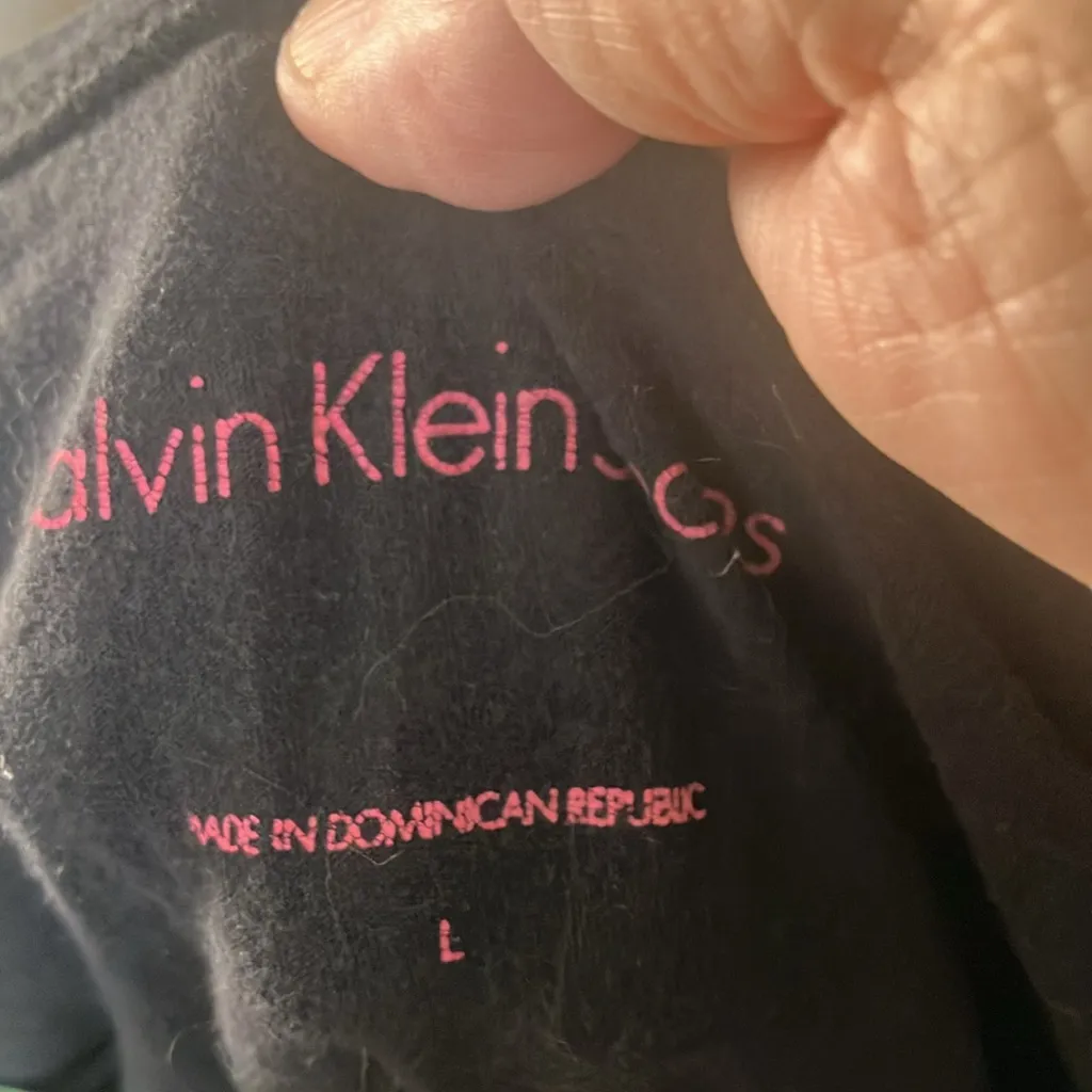 Calvin Klein Jeans Black and Purple Graphic Fitted Cap Sleeve Tee large - Image 3