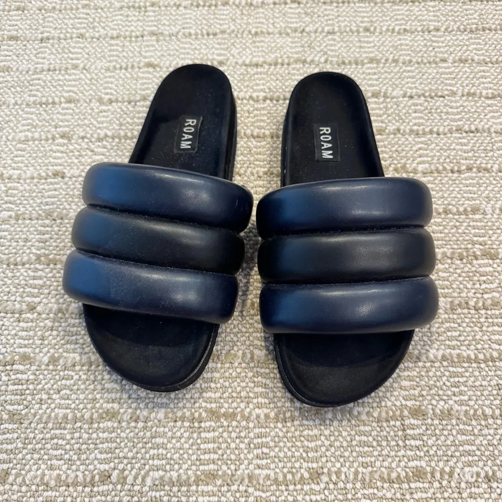 Roam The Puffy Slide Sandals Navy & Black Size 8 - Image 3