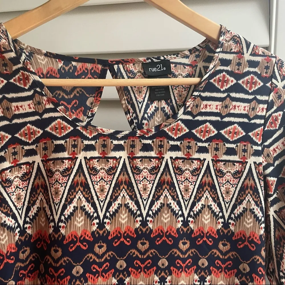 Rue 21 long sleeve patterned dress - Image 4