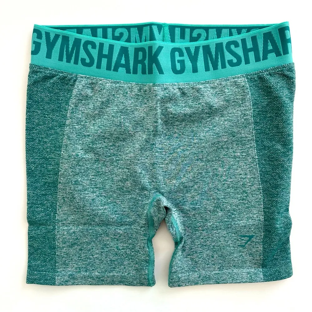 Gymshark L/L Flex Shorts & Sweat Sculpt Seamless Midi Tank Set - Image 2