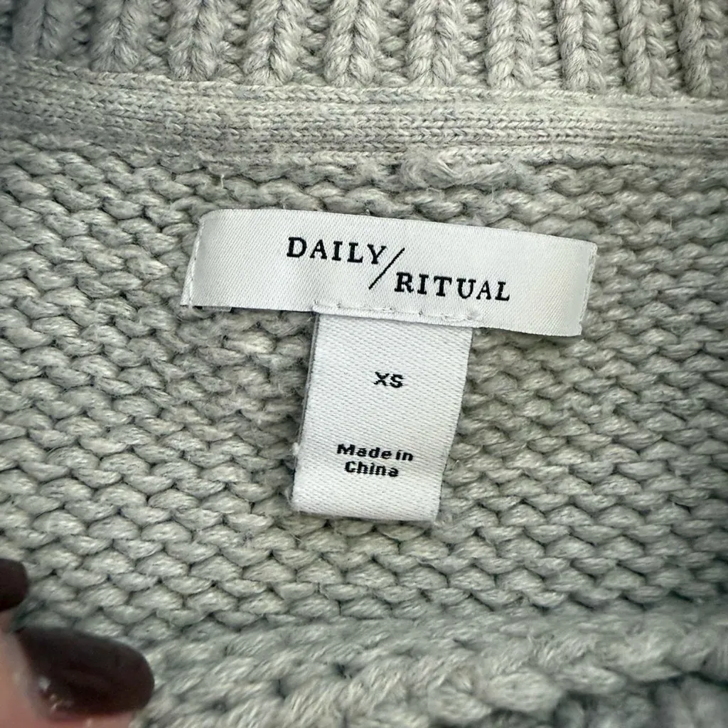 Daily Ritual Women's Light Gray Crew Neck Sweater Size XS - Image 3