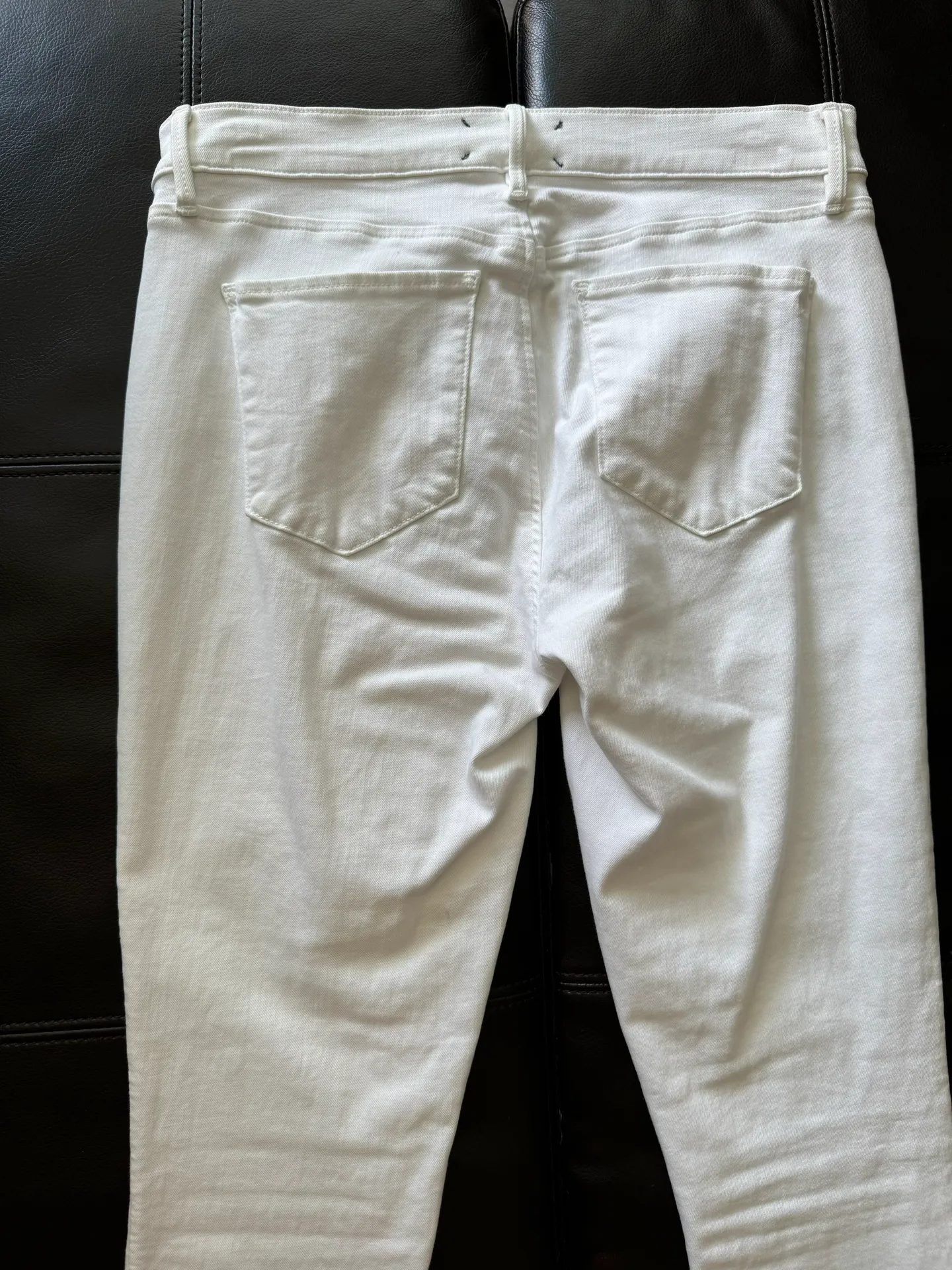 EUC  Lou&Grey Frayed Mid Rise Skinny Jeans in White. MSRP $89 - Image 12