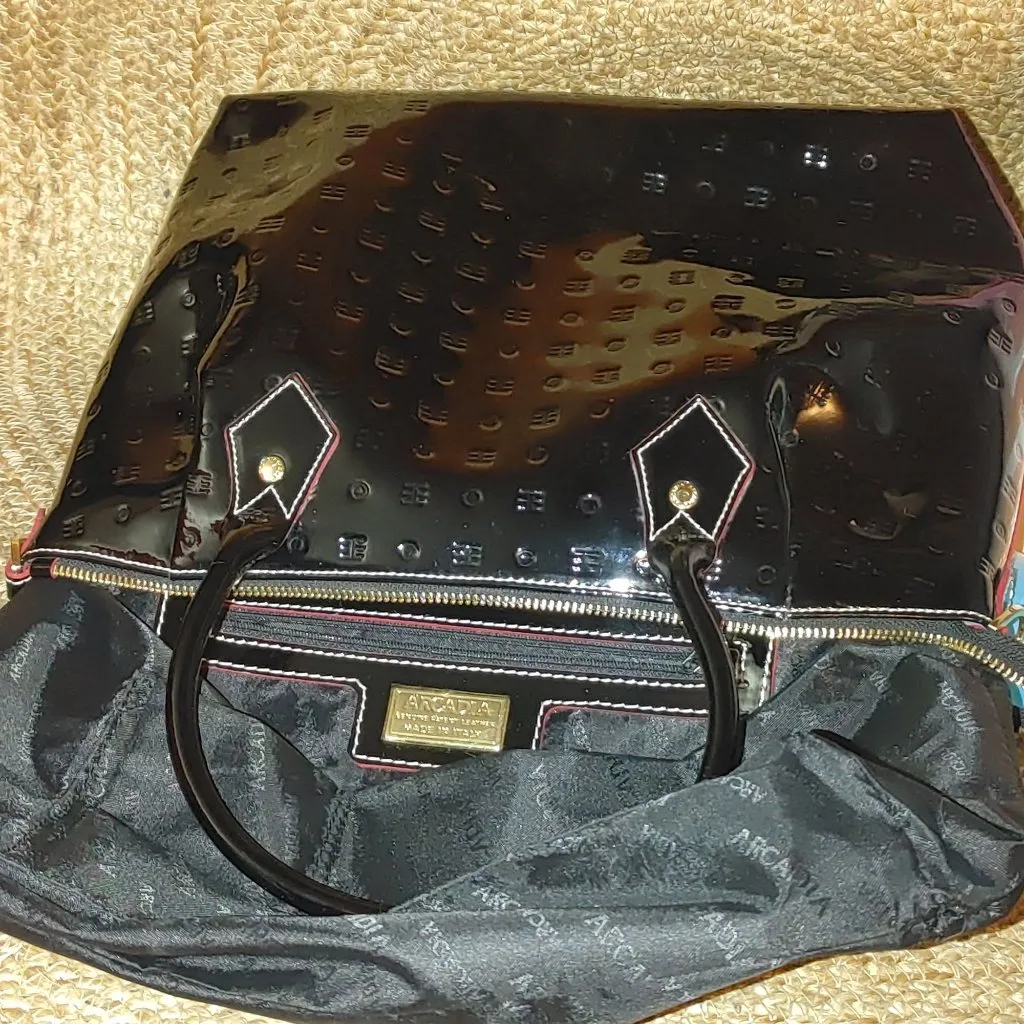 Arcadia Italy Handbag Satchel Black Patent Leather Embossed Design Gold Hardware - Image 4