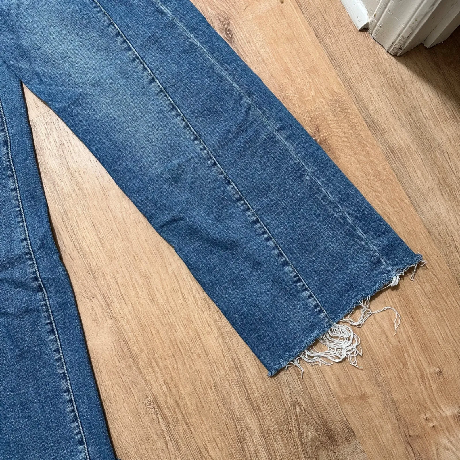 VERVET | Brielle Medium Wash High-Rise Wide Leg Crop Raw Hem Denim Jeans, 27 - Image 7