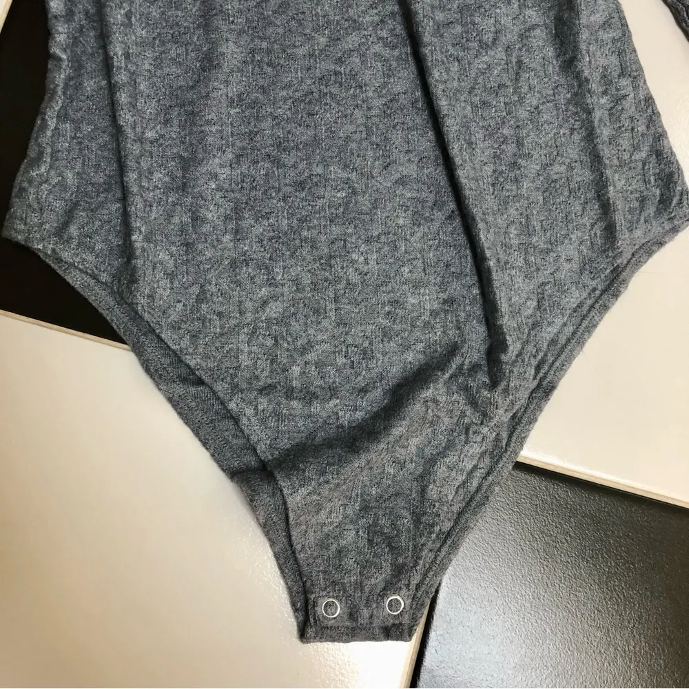 NWT Onia Geo Knit Long Sleeve Bodysuit Textured Polo Stretchy Light Heather Grey - Image 5