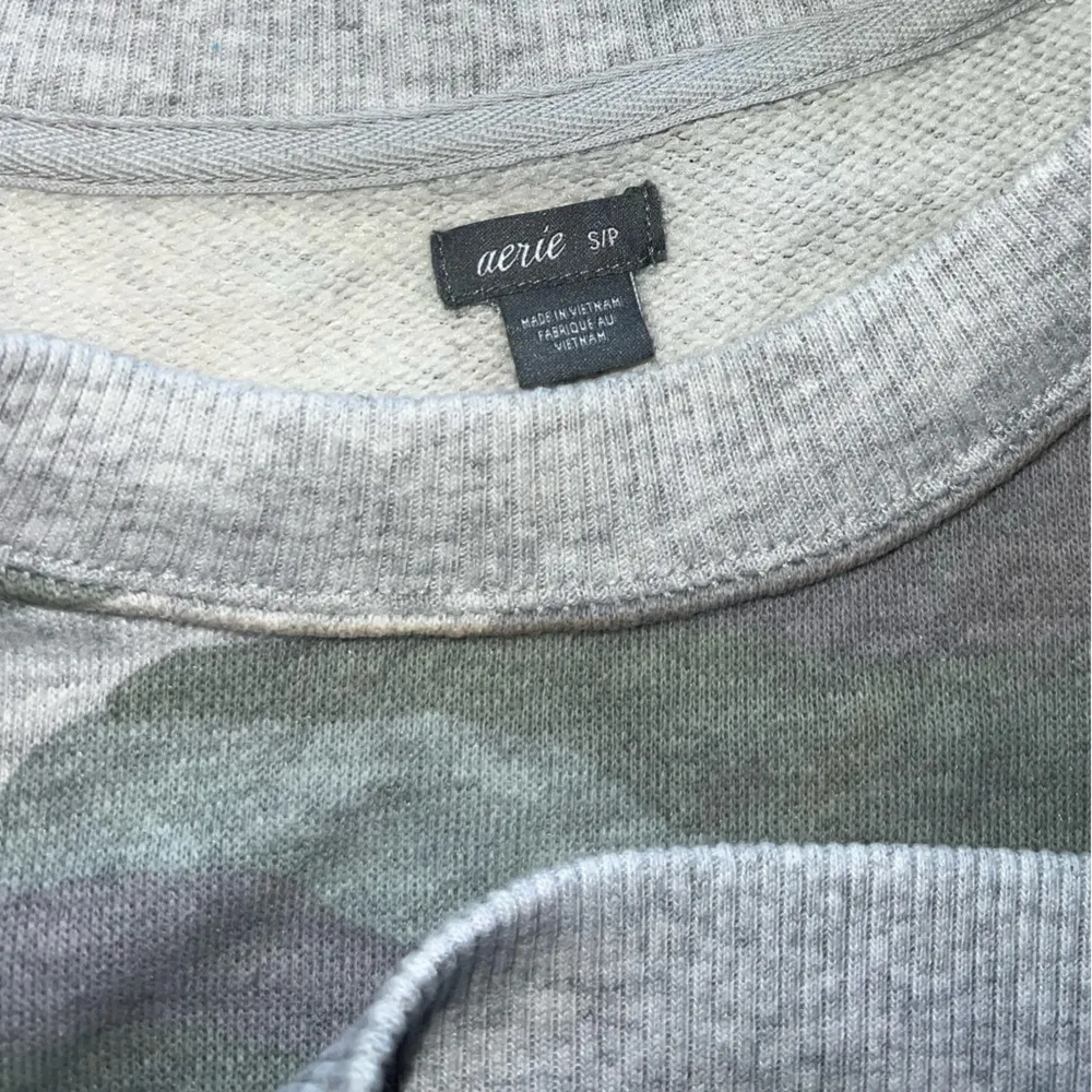 Aerie Camouflage Long Sleeve Sweater With Slits On Sides Size Small - Image 3