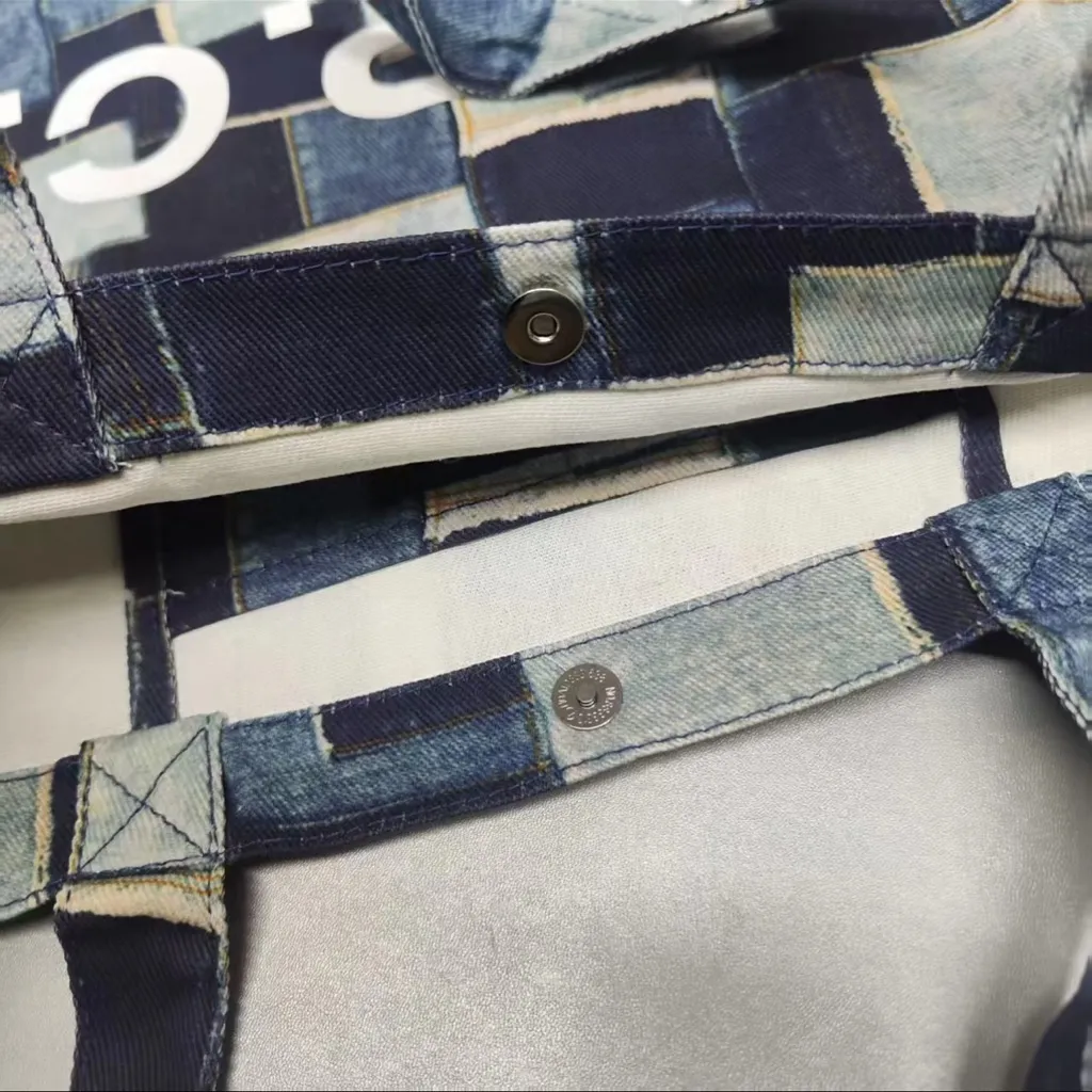 A.P.C. Navy and Cream Geometric Tote Blue - Image 8