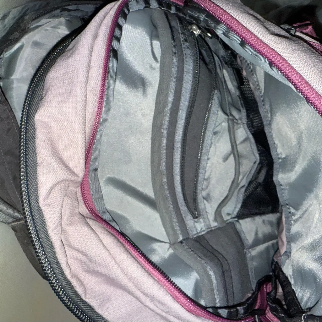 Excellent condition north face backpack - Image 3