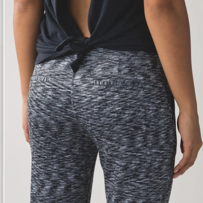 Lululemon Jet Crop (Slim) Joggers Size 6 - Image 4