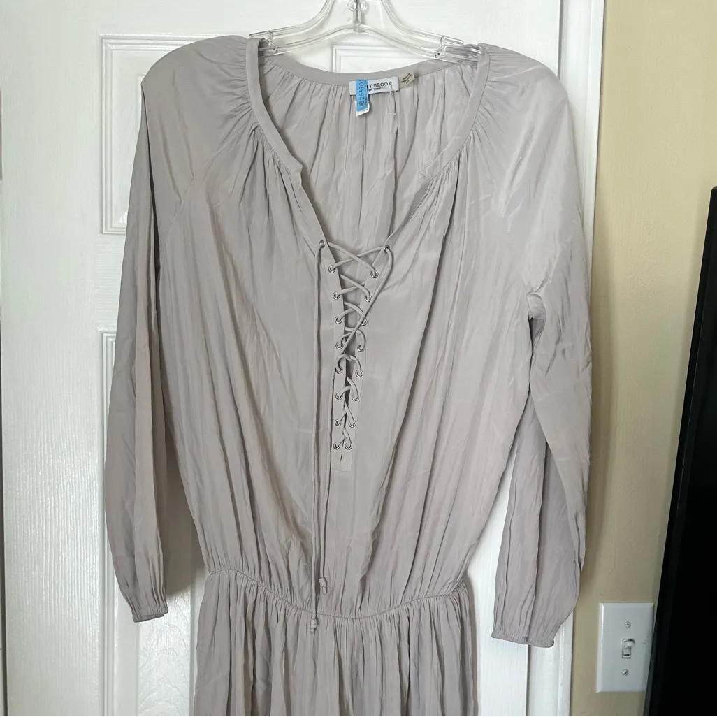 Ramy Brook ‘Alexandra’ gray lace front dress with sleeves from Revolve. Size XS - Image 7
