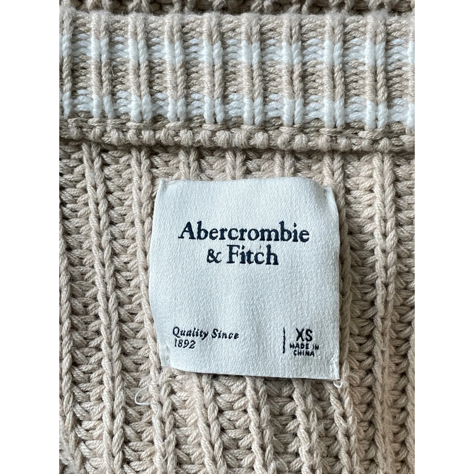 Abercrombie & Fitch Tan Cable Knit V Neck Sweater Tennis Preppy XS - Image 3