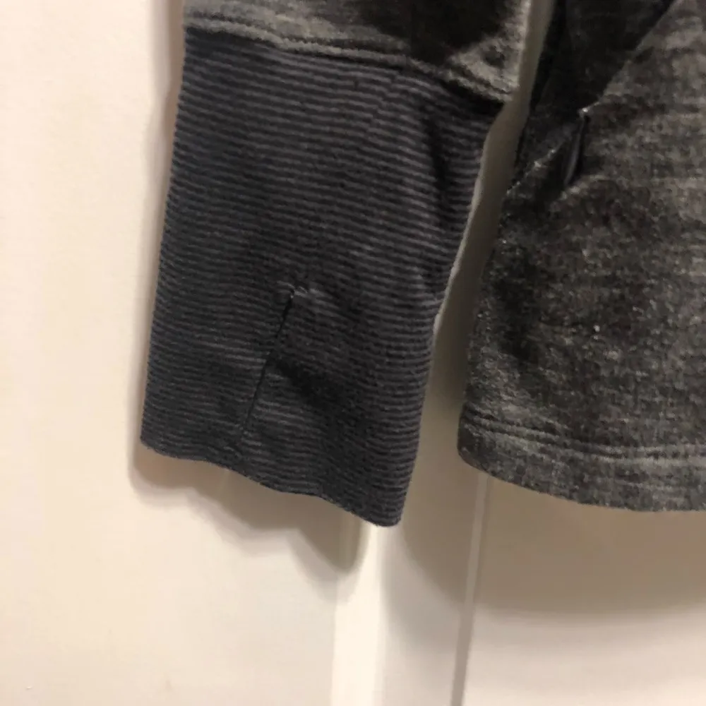 Avalanche  hoodie small - Image 2