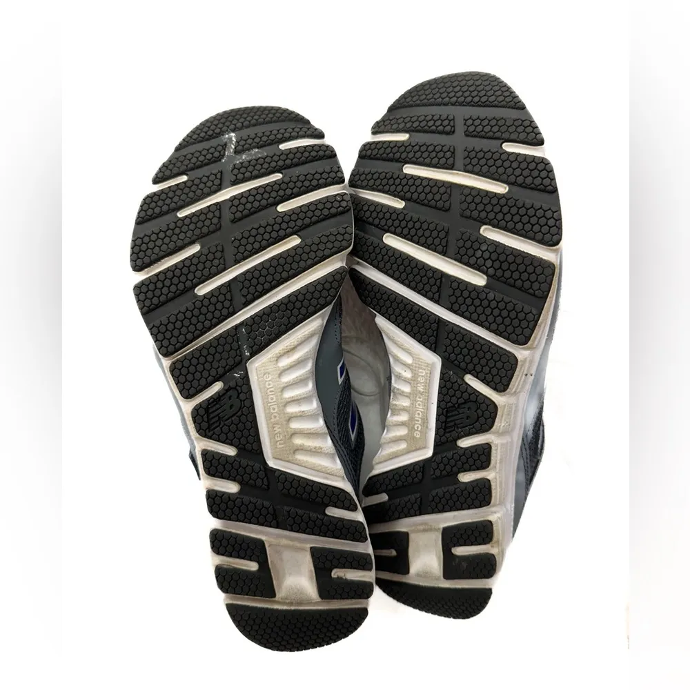 550 V4 athletic shoes. Gray with royal blue. Running shoes. Sz 9.5 - Image 5