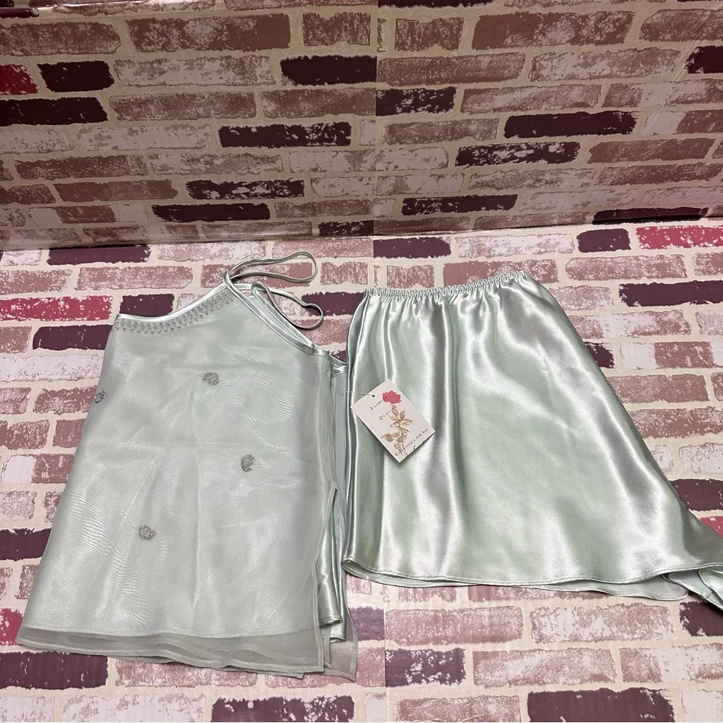 Lord & Taylor Silver Satin Pajama Set Size L - Image 11