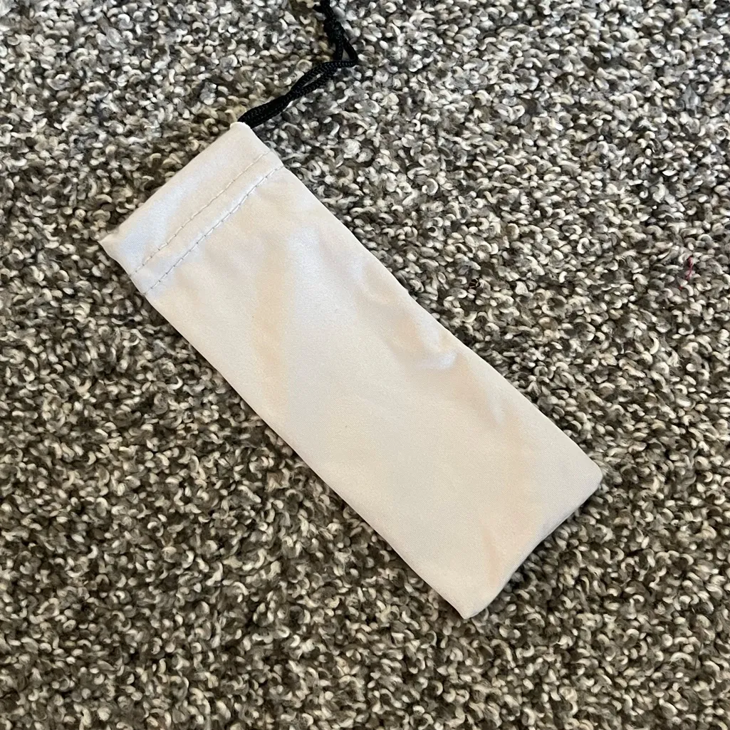 Tashon Cream Accessory Reading Glasses, Sunglasses Pouch - Image 2