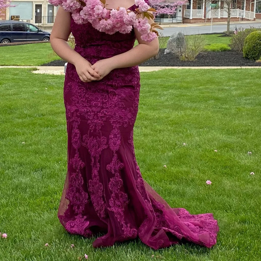 Elegant Purple Lace Gown - Image 12