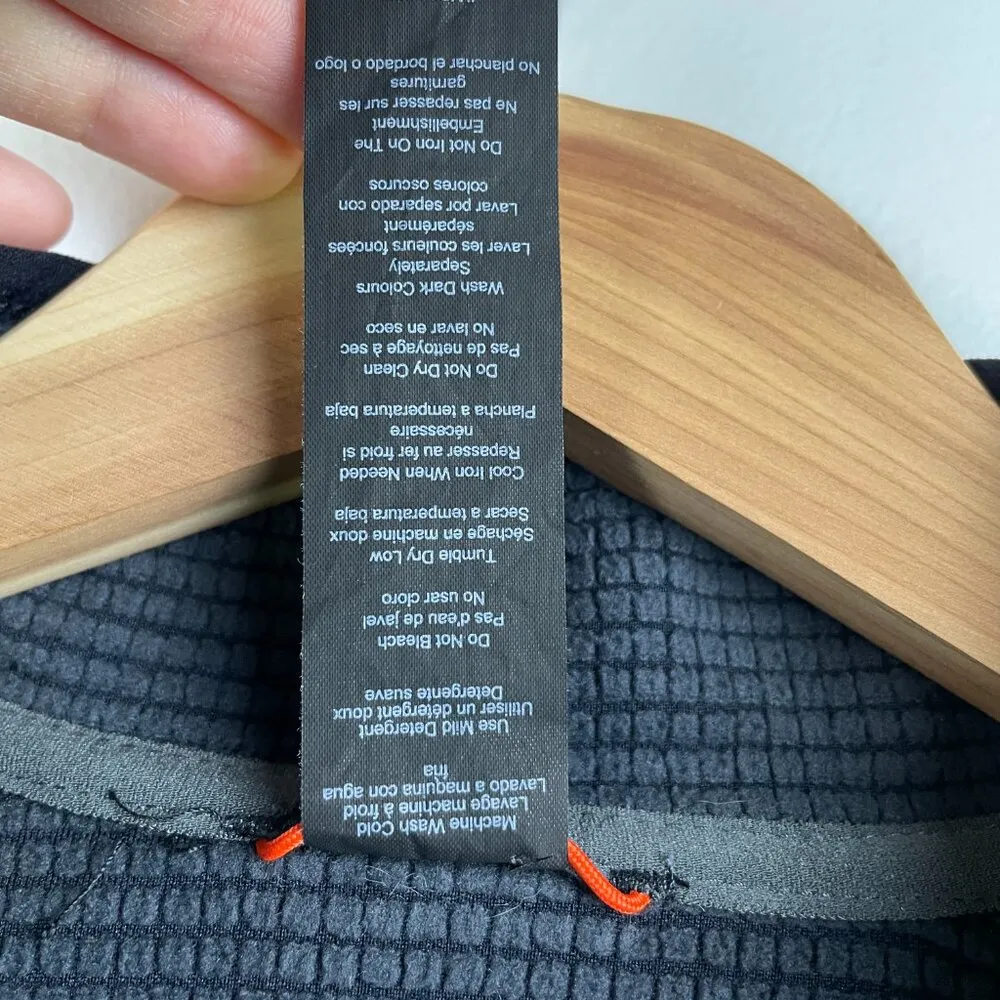 Merrell Women's Fitted 1/4 Zip Athletic Pullover Jacket in Black, Size Small - Image 4