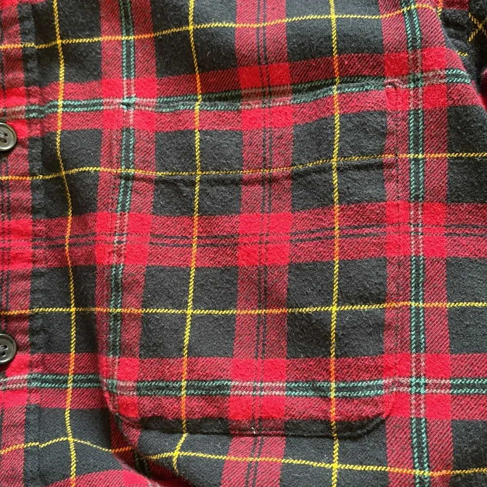 UNIQLO RED AND BLUE GOLD FLANNEL SHIRT L/S SIZE LARGE ONE FRONT POCKET - Image 4