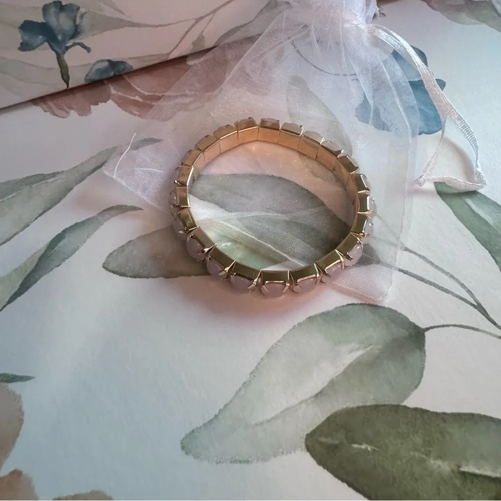 Chic Gold and Pink Bracelet - Image 2